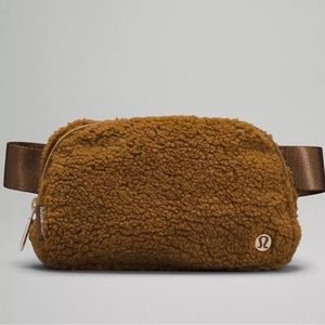 Lululemon tan Sherpa belt bag